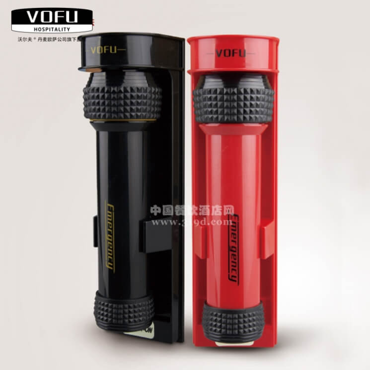 沃爾夫LED防摔型手電筒(壁掛式、三顆LED燈珠、防摔橡膠保護圈、黑/紅色)230*60*65mm